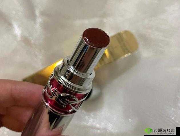 ysl 口红水蜜桃色号 8223 魅力呈现