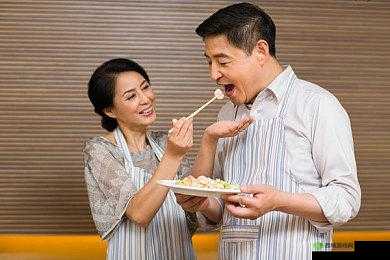 老公领导夫妻请我们夫妻吃饭：温馨之约